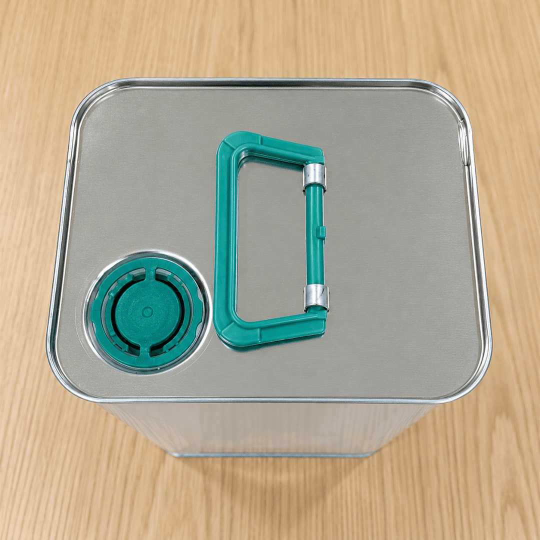 Top of the Xenia 4L tin seen from above, with its green pouring cap and folding carry handle
