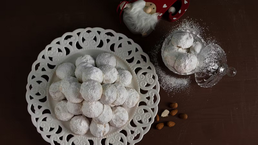 Kourabiedes, the delicious Christmas almond cookies