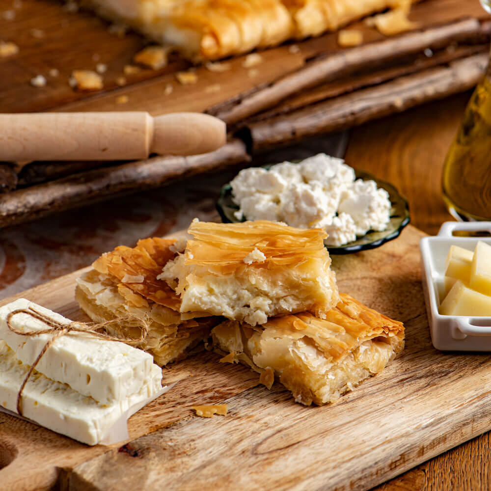 Griechischer Käsekuchen gefüllt mit Graviera Naxou - 900g
