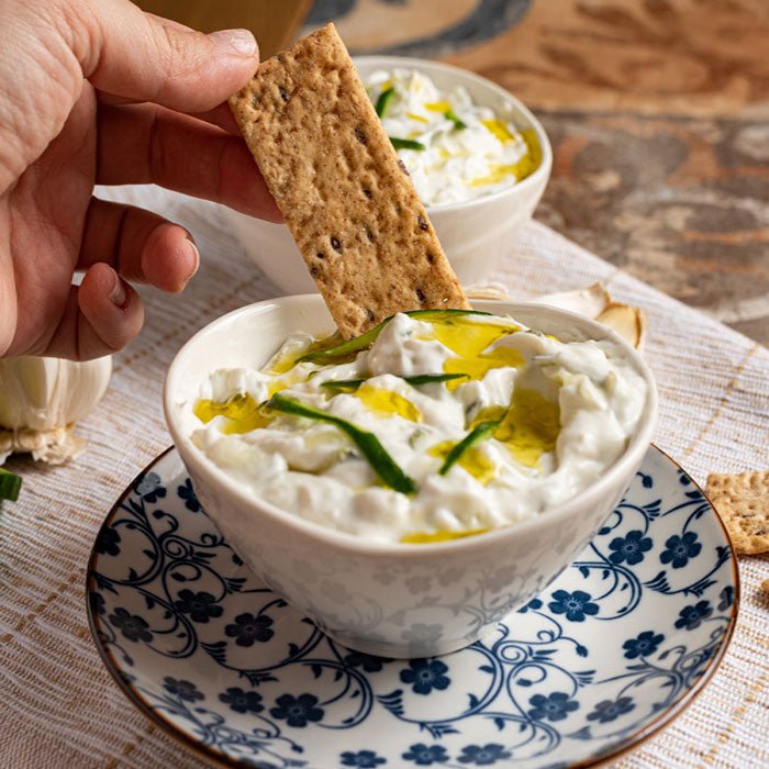 Tzatziki Rezept – Authentische Griechische Sauce mit Joghurt & Gurke Tzatziki Rezept – Authentische Griechische Sauce mit Joghurt & Gurke
